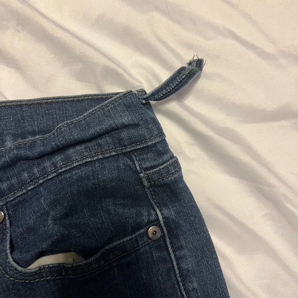EUC Levi’s denim jeans. Size 6. - Picture 5 of 10